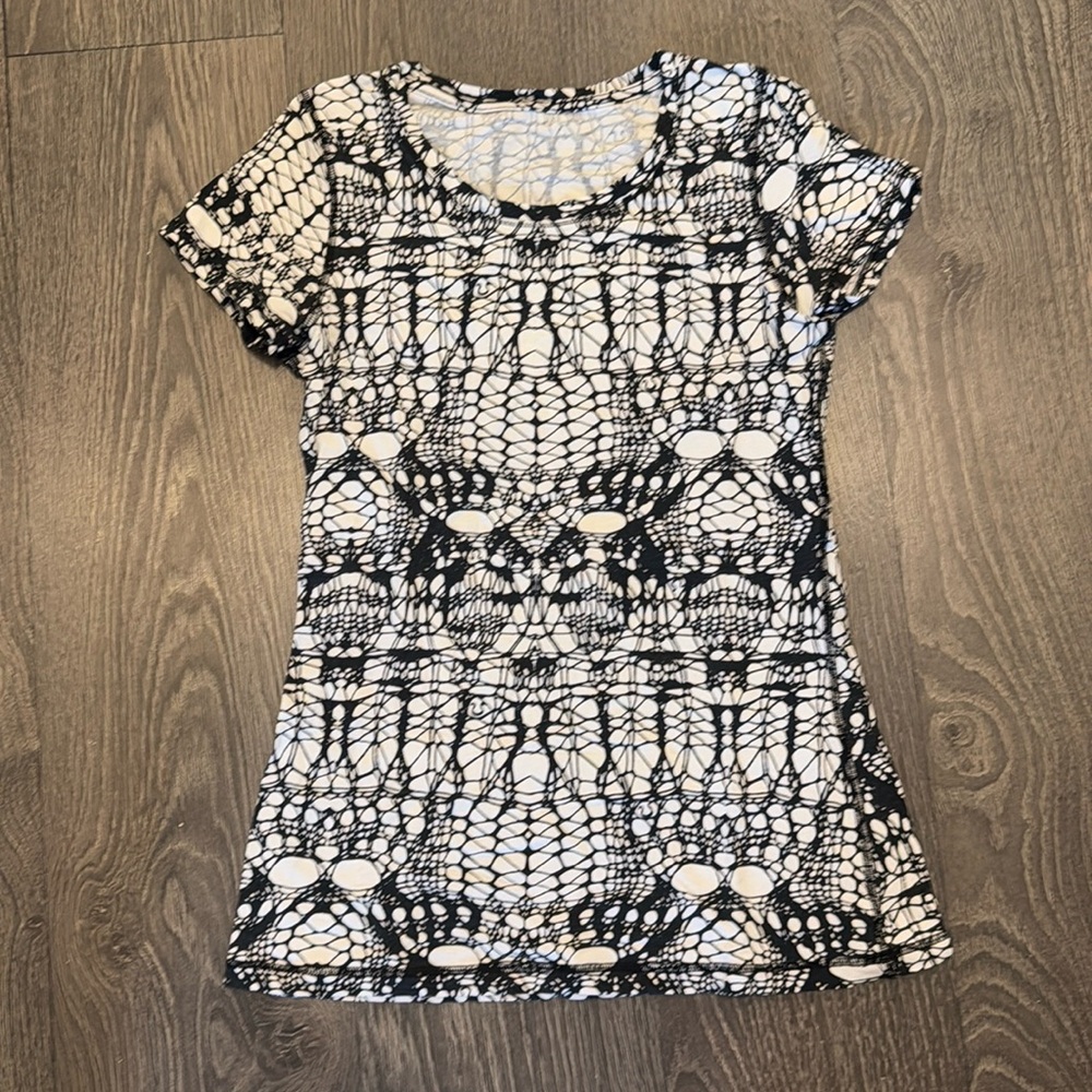 Discontinued lululemon tshirt